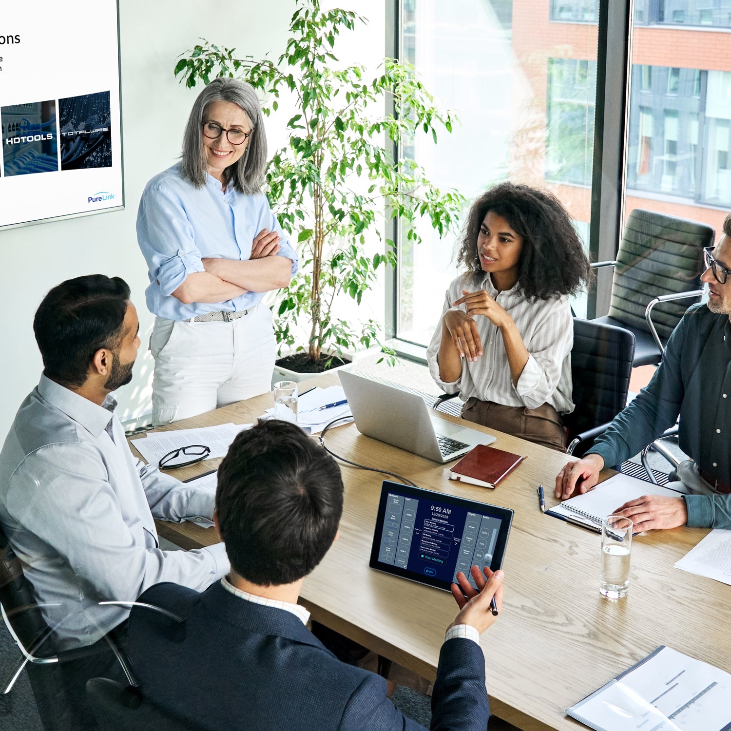 PushGo Alta – Plug-and-Play Meeting Space System
